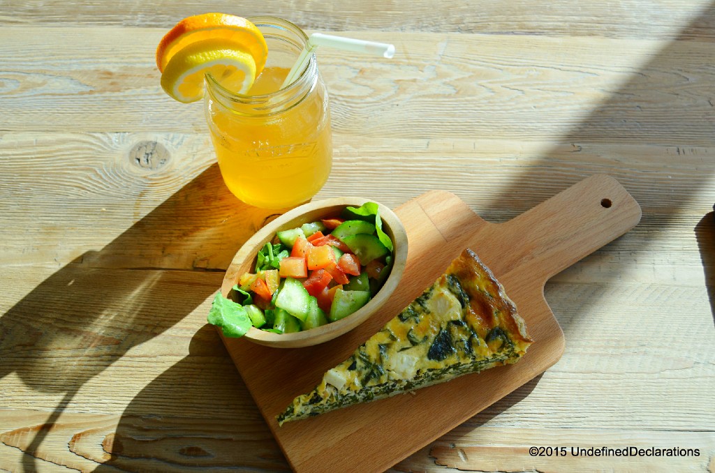 Quiche, a side salad and a home-made iced tea are key ingredients to the perfect lunch!