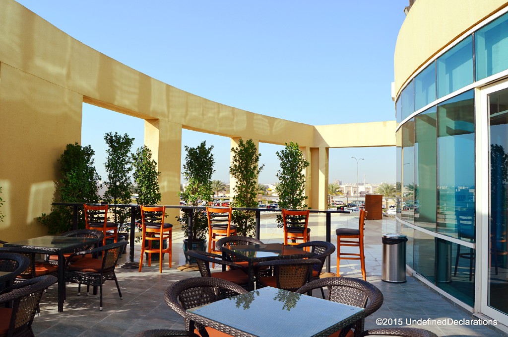 Java Jolt Dubai has a spacious terrace for relaxing in the cool weather